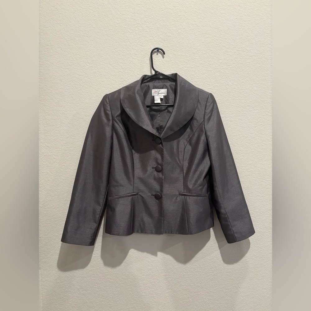 EY Signature Women's Long Sleeve Collared 3 Button Blazer